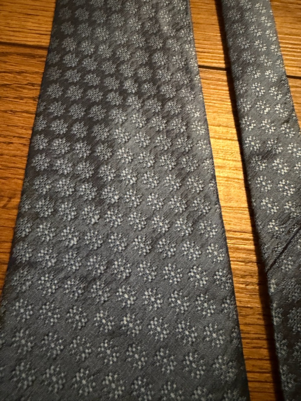 100% Silk Men's Blue Floral-Pattern Silk Tie - Picture 4 of 5